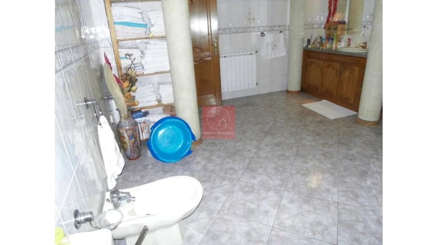 Moradia T8 para Venda em Forjães Foto 73