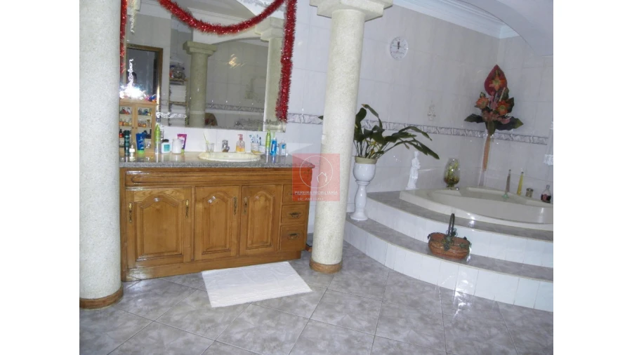 Moradia T8 para Venda em Forjães Foto 71