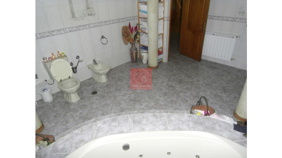 Moradia T8 para Venda em Forjães Foto 102