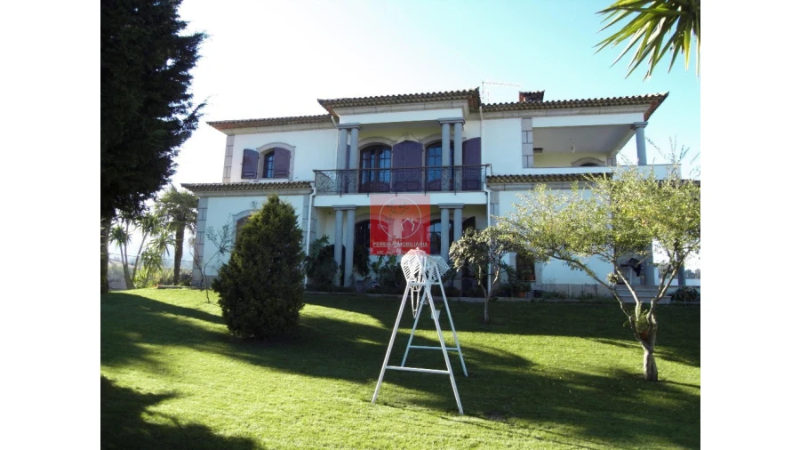 Moradia T8 para Venda em Forjães Foto 18