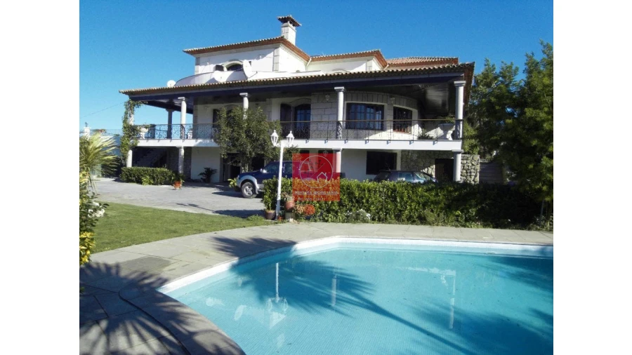 Moradia T8 para Venda em Forjães Foto 4