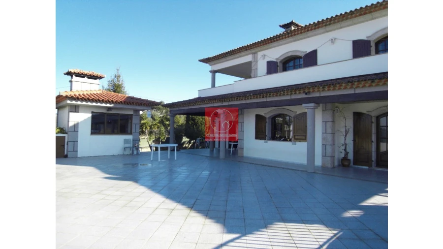 Moradia T8 para Venda em Forjães Foto 26