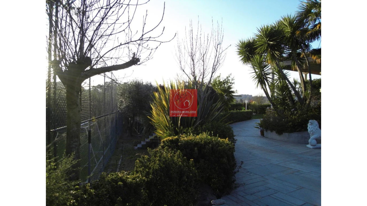 Moradia T8 para Venda em Forjães Foto 54