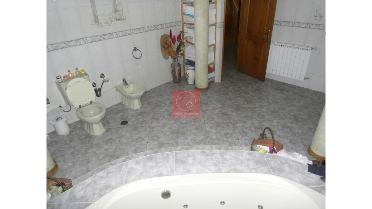 Moradia T8 para Venda em Forjães Foto 102