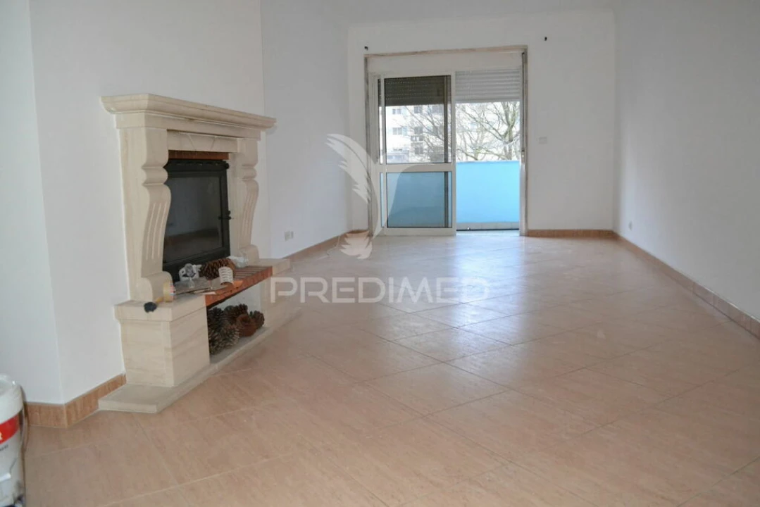 Apartamento T2 para Venda em Algueirão-Mem Martins Foto 3