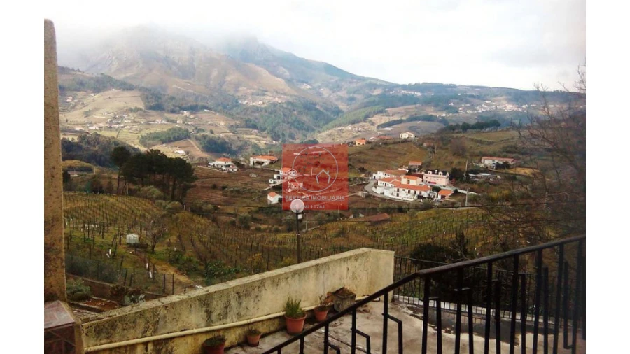 Moradia T4 para Venda em Moura Morta e Vinhós Foto 3