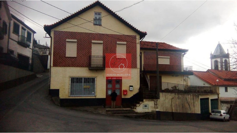 Moradia T4 para Venda em Moura Morta e Vinhós Foto 1