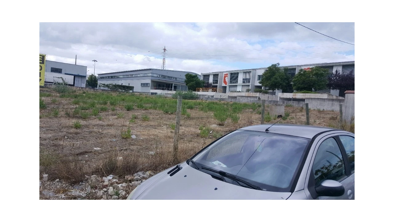 Terreno para Venda em São Pedro de Tomar Foto 1