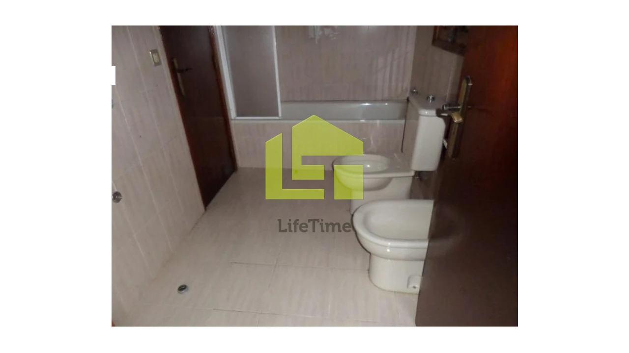 Moradia T5 para Venda em Telões Foto 9