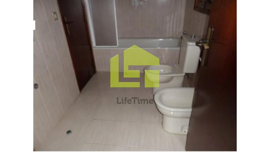 Moradia T5 para Venda em Telões Foto 9