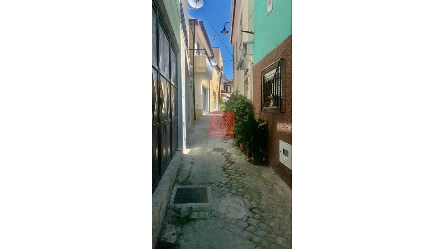 Prédio para Venda em Peso da Régua e Godim Foto 2