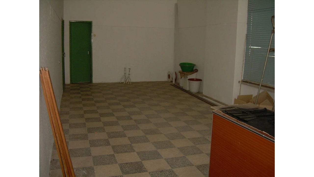 Loja para Venda em Almada, Cova da Piedade, Pragal e Cacilhas Foto 2