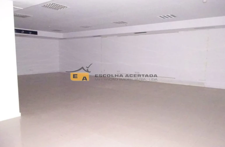 Loja para Arrendamento em Cedofeita, Santo Ildefonso, Sé, Miragaia, São Nicolau e Vitória Foto 3