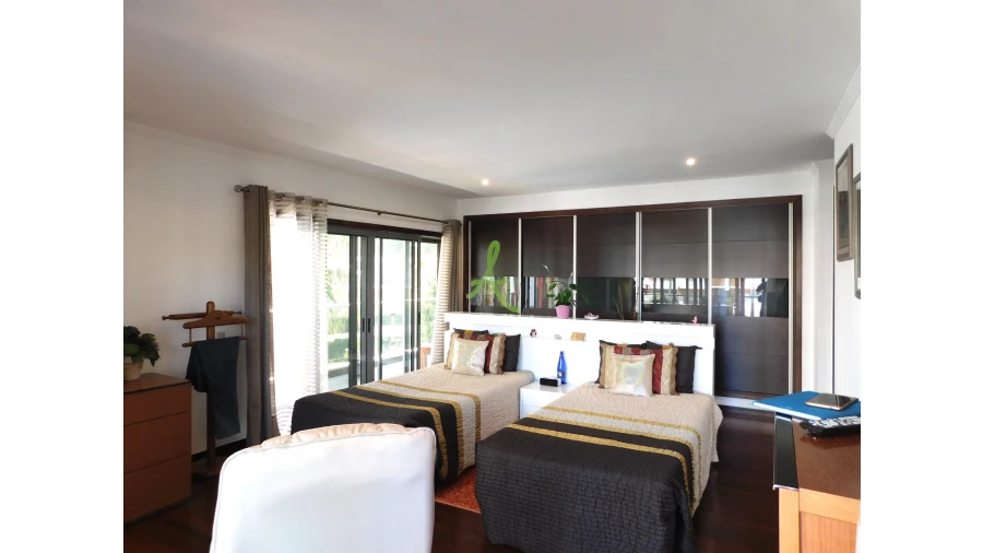 Apartamento T4 para Venda em Portimão Foto 18