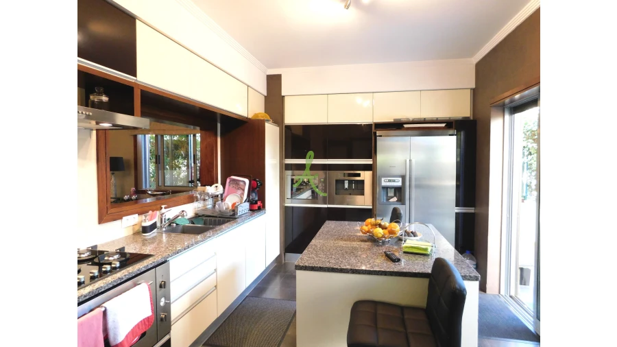 Apartamento T4 para Venda em Portimão Foto 9