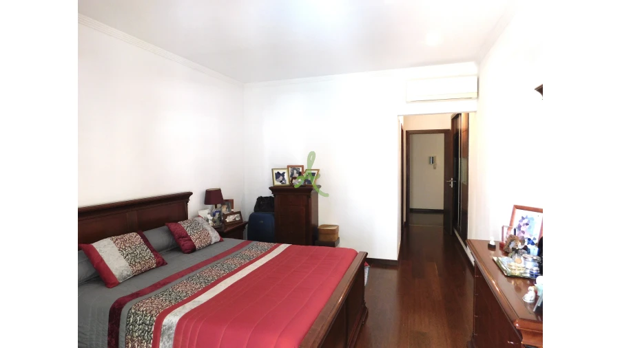 Apartamento T4 para Venda em Portimão Foto 12