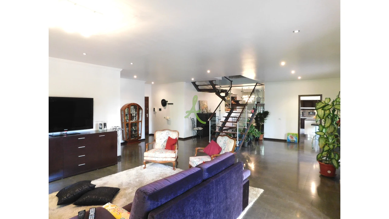 Apartamento T4 para Venda em Portimão Foto 6