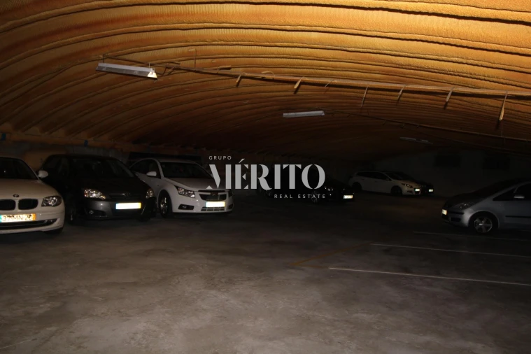 Armazém para Venda em Póvoa de Varzim, Beiriz e Argivai