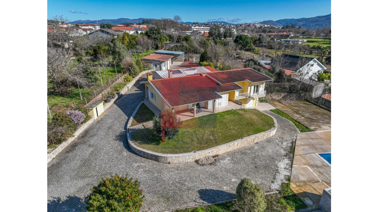 Moradia T4 para Venda em Vila Verde e Barbudo Foto 28