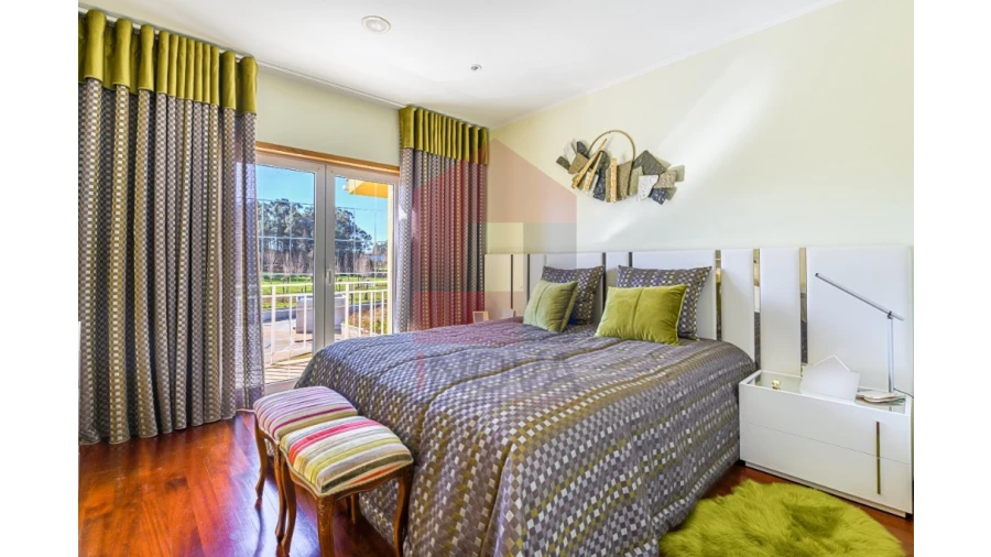 Moradia T4 para Venda em Vila Verde e Barbudo Foto 8