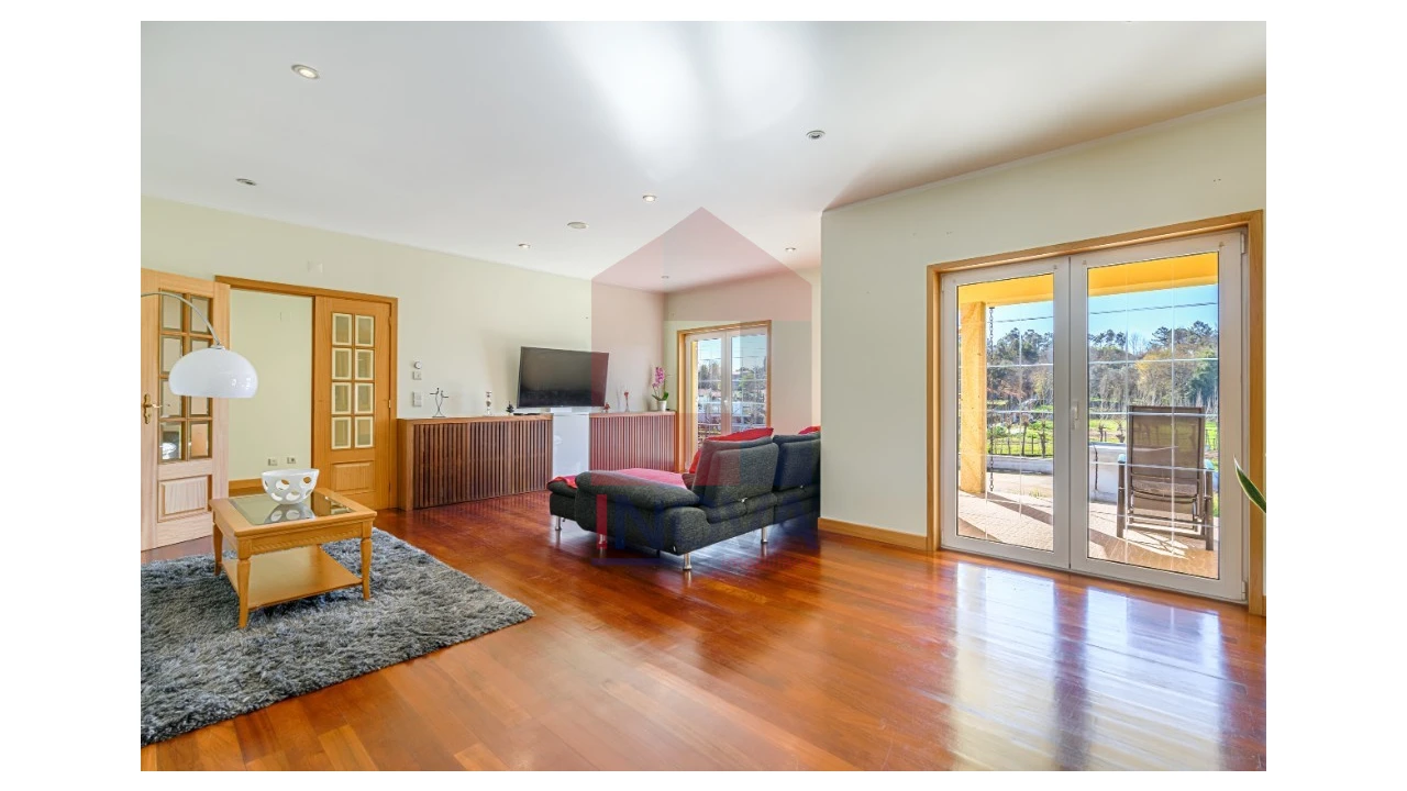 Moradia T4 para Venda em Vila Verde e Barbudo Foto 4