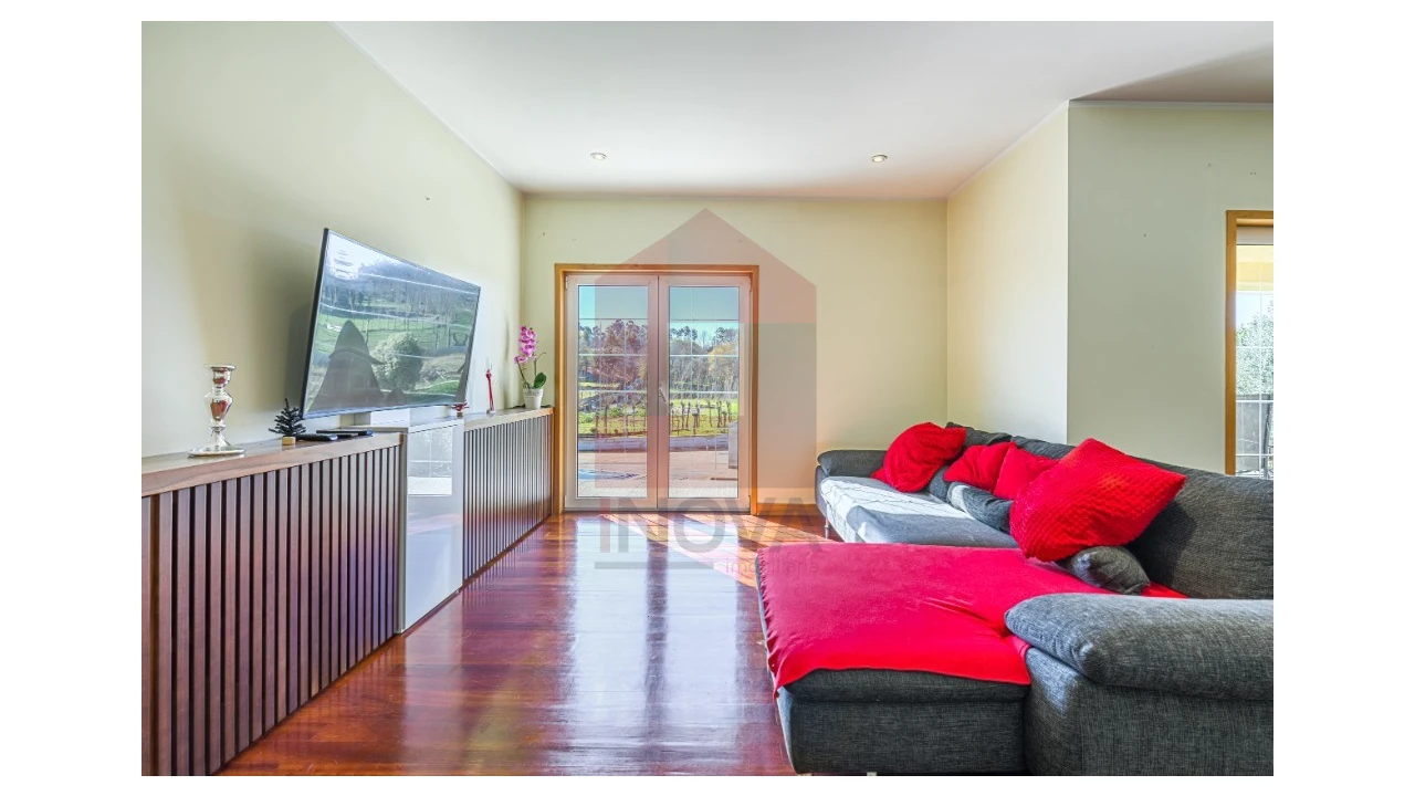 Moradia T4 para Venda em Vila Verde e Barbudo Foto 5