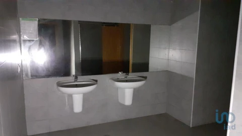 Loja para Arrendamento em Requeixo, Nossa Senhora de Fátima e Nariz