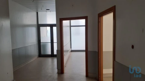 Loja para Arrendamento em Requeixo, Nossa Senhora de Fátima e Nariz