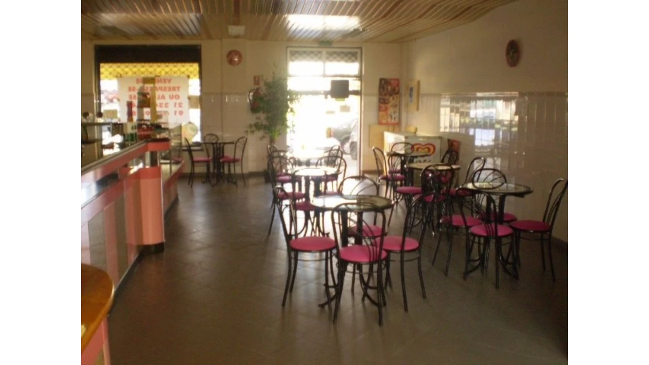 Loja para Venda em Seixal, Arrentela e Aldeia de Paio Pires Foto 1