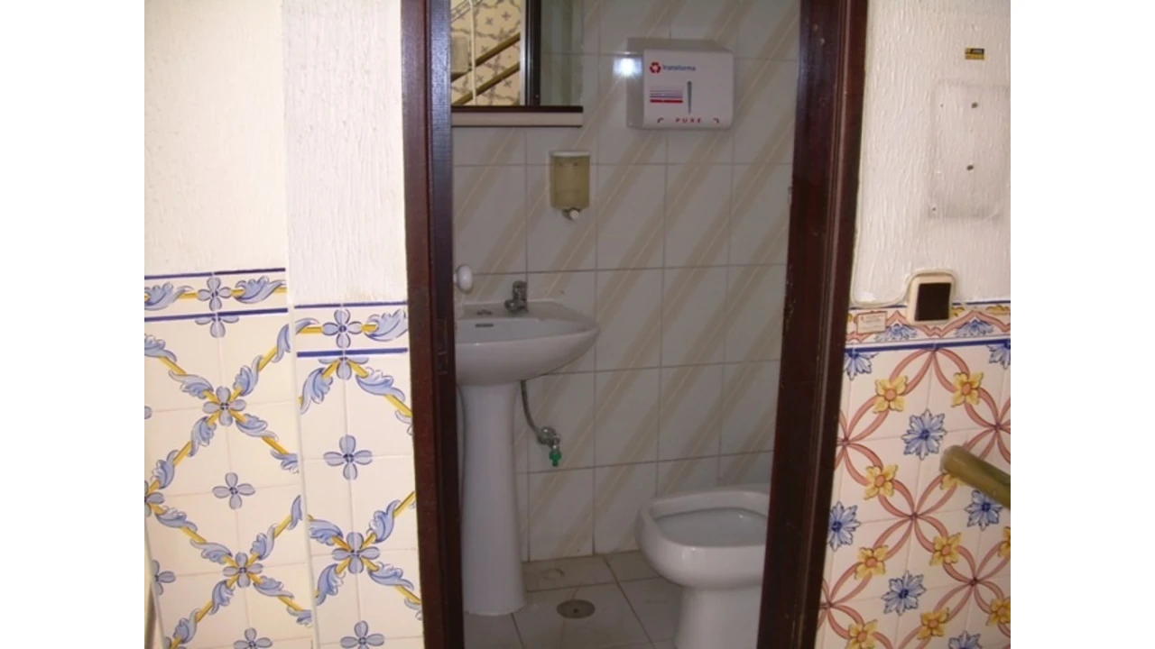 Loja para Venda em Almada, Cova da Piedade, Pragal e Cacilhas Foto 2