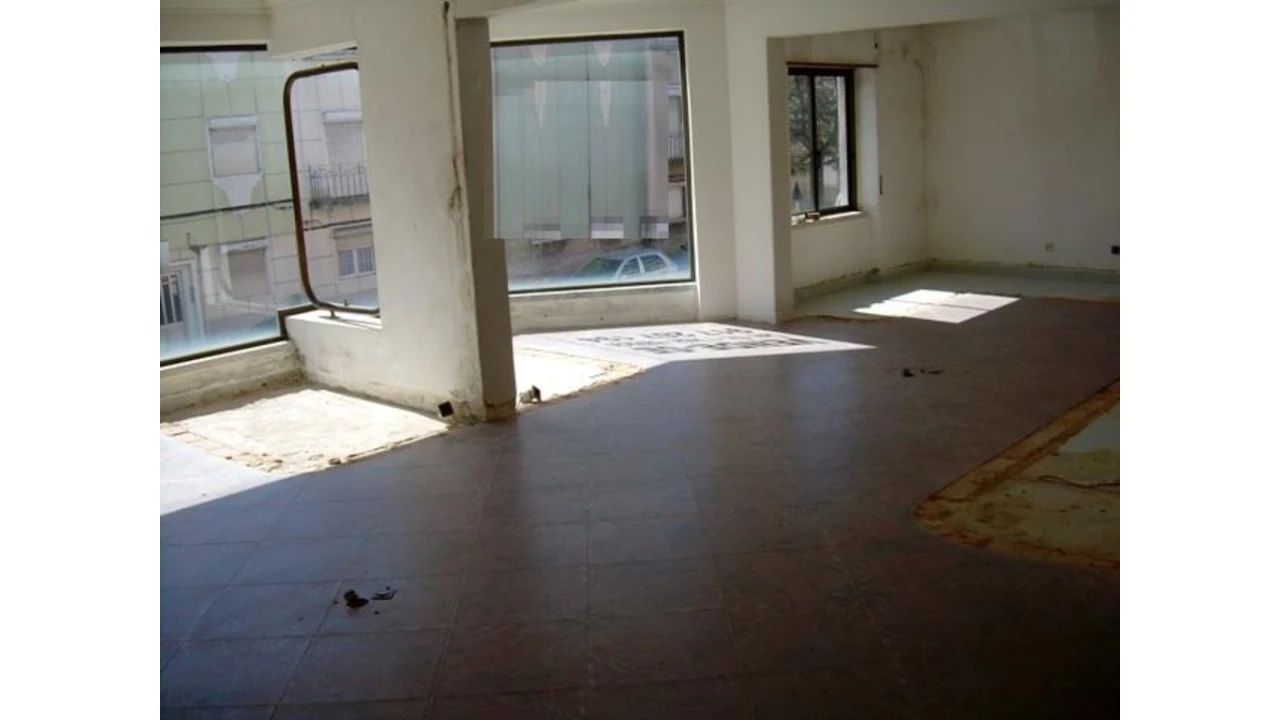 Loja para Venda em Almada, Cova da Piedade, Pragal e Cacilhas Foto 5