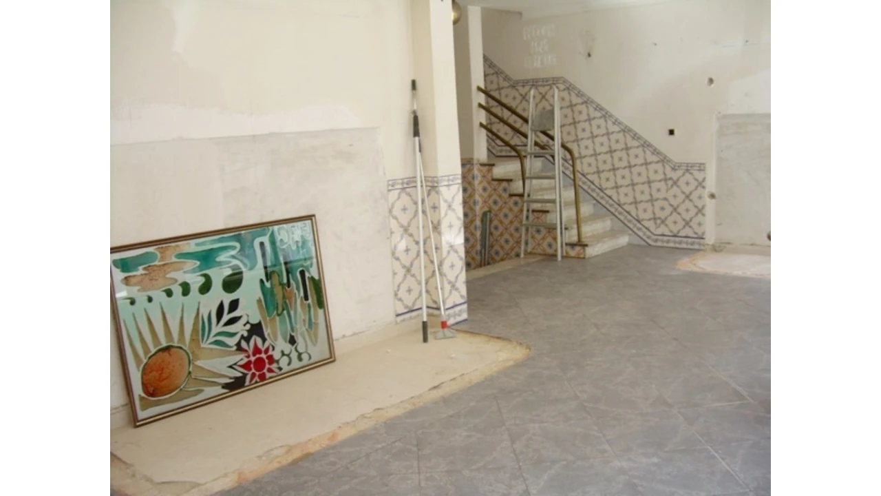 Loja para Venda em Almada, Cova da Piedade, Pragal e Cacilhas Foto 1