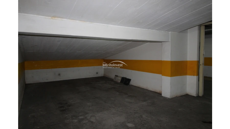 Garagem para Venda em Antas e Abade de Vermoim Foto 3