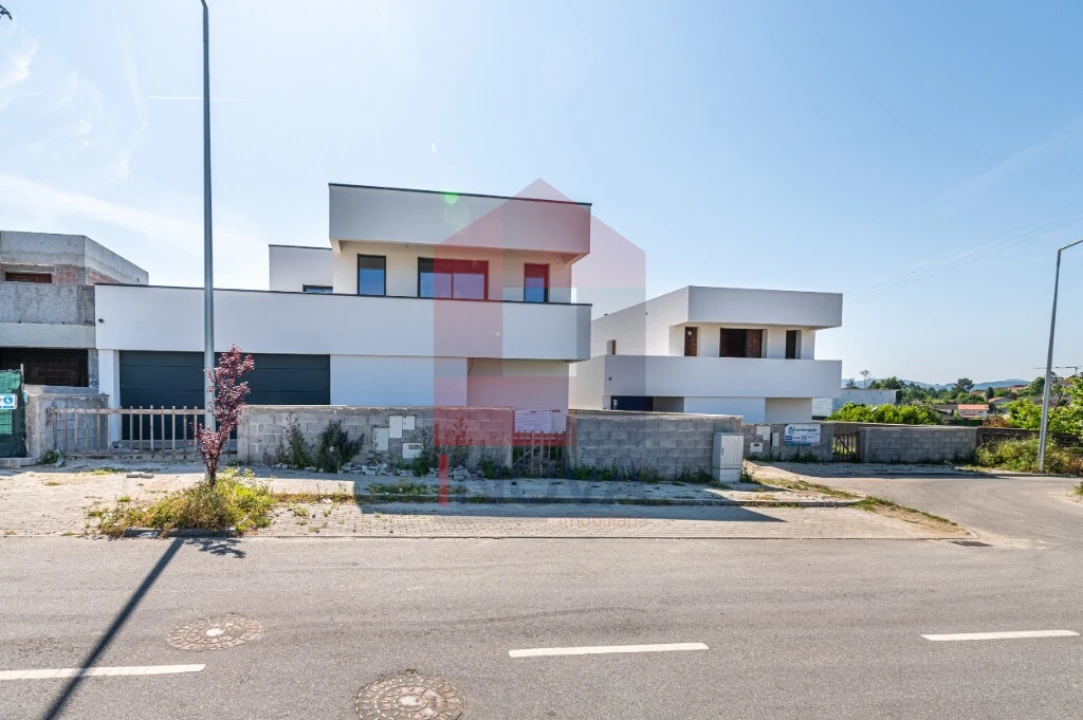 Moradia T3 para Venda em Vila Verde e Barbudo Foto 20