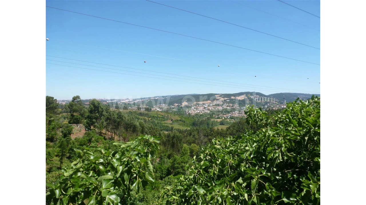 Terreno para Venda em Trouxemil e Torre de Vilela Foto 1