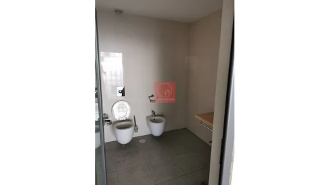 Loja para Venda em Subportela, Deocriste e Portela Susã