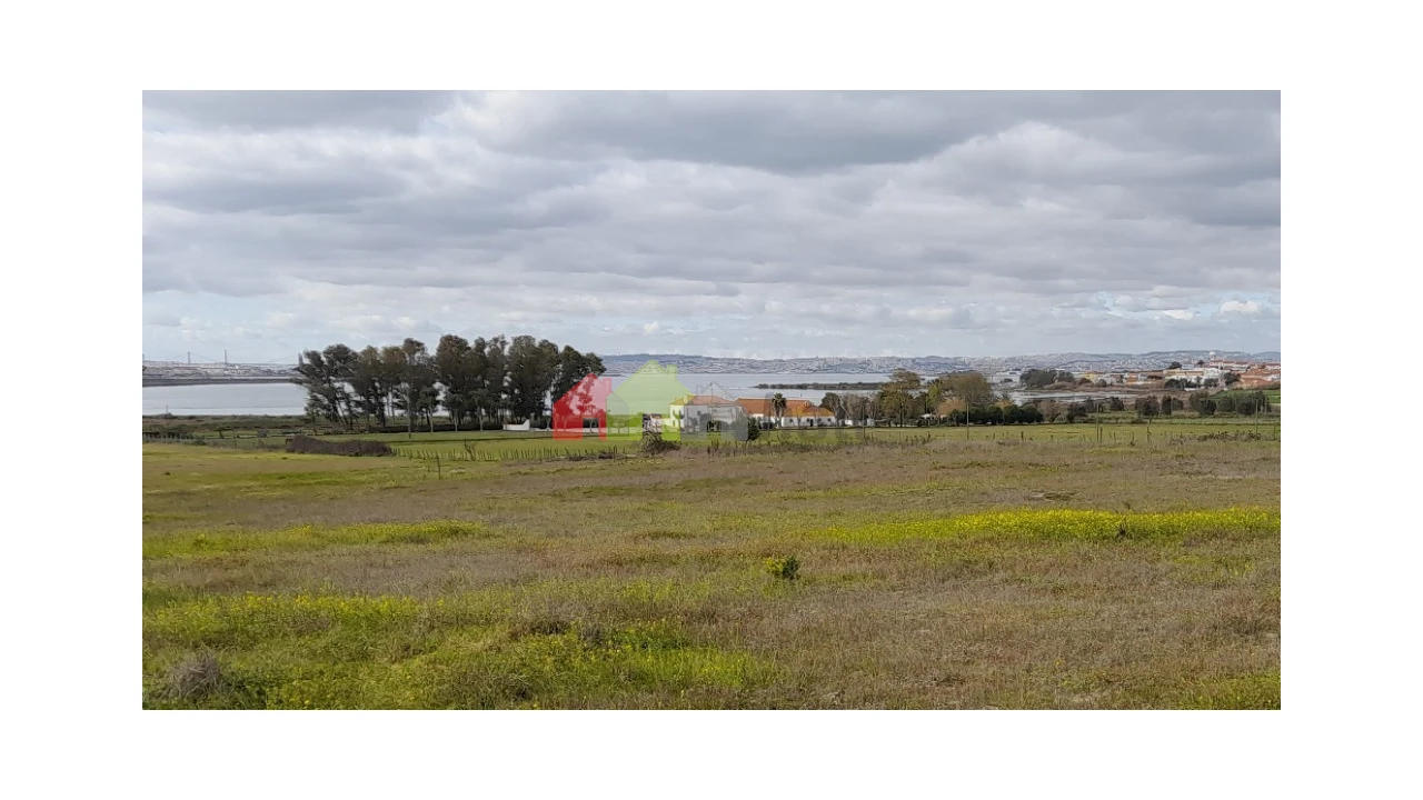 Terreno para Venda em Gaio-Rosário e Sarilhos Pequenos Foto 1