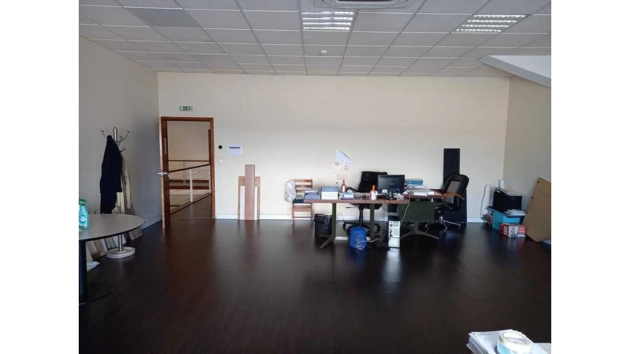 Armazém para Venda em Santo Antão e São Julião do Tojal Foto 4