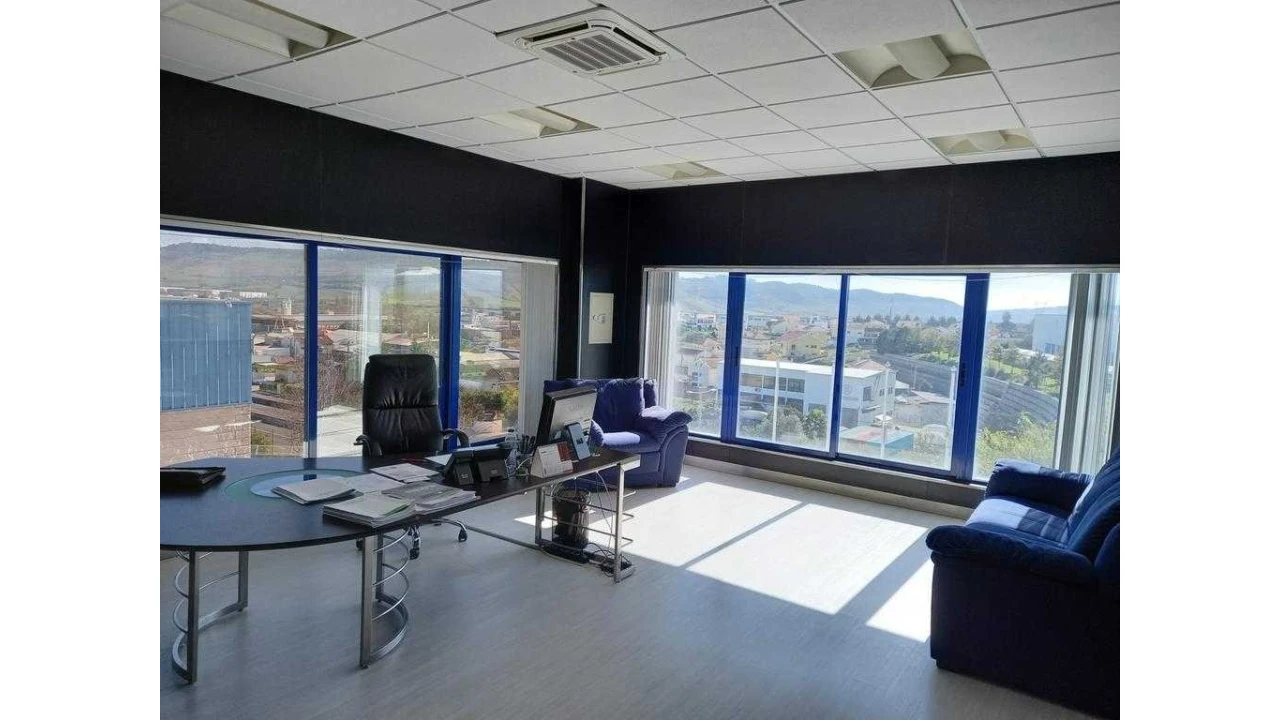 Armazém para Venda em Santo Antão e São Julião do Tojal Foto 5