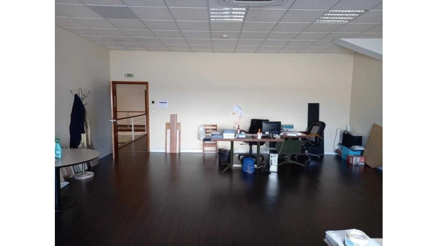 Armazém para Venda em Santo Antão e São Julião do Tojal Foto 4