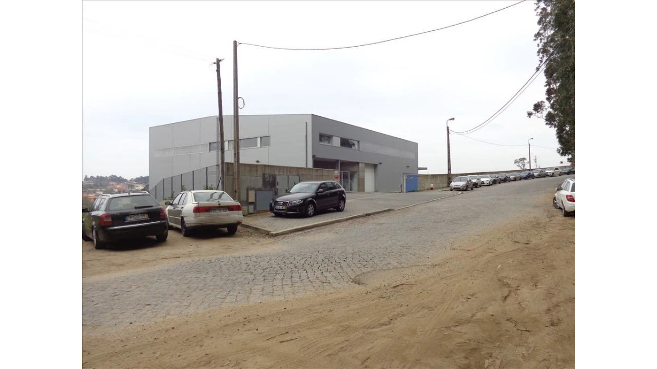 Armazém para Venda em Sandim, Olival, Lever e Crestuma Foto 1