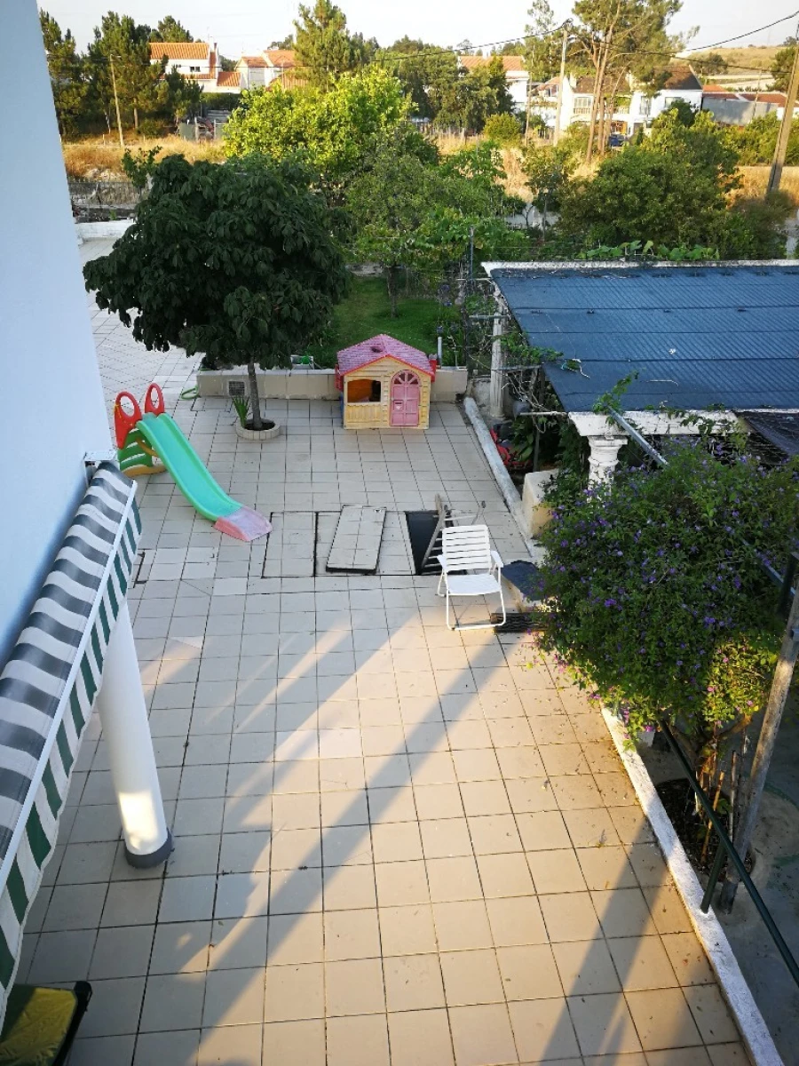 Moradia T4 para Venda em Corroios Foto 2