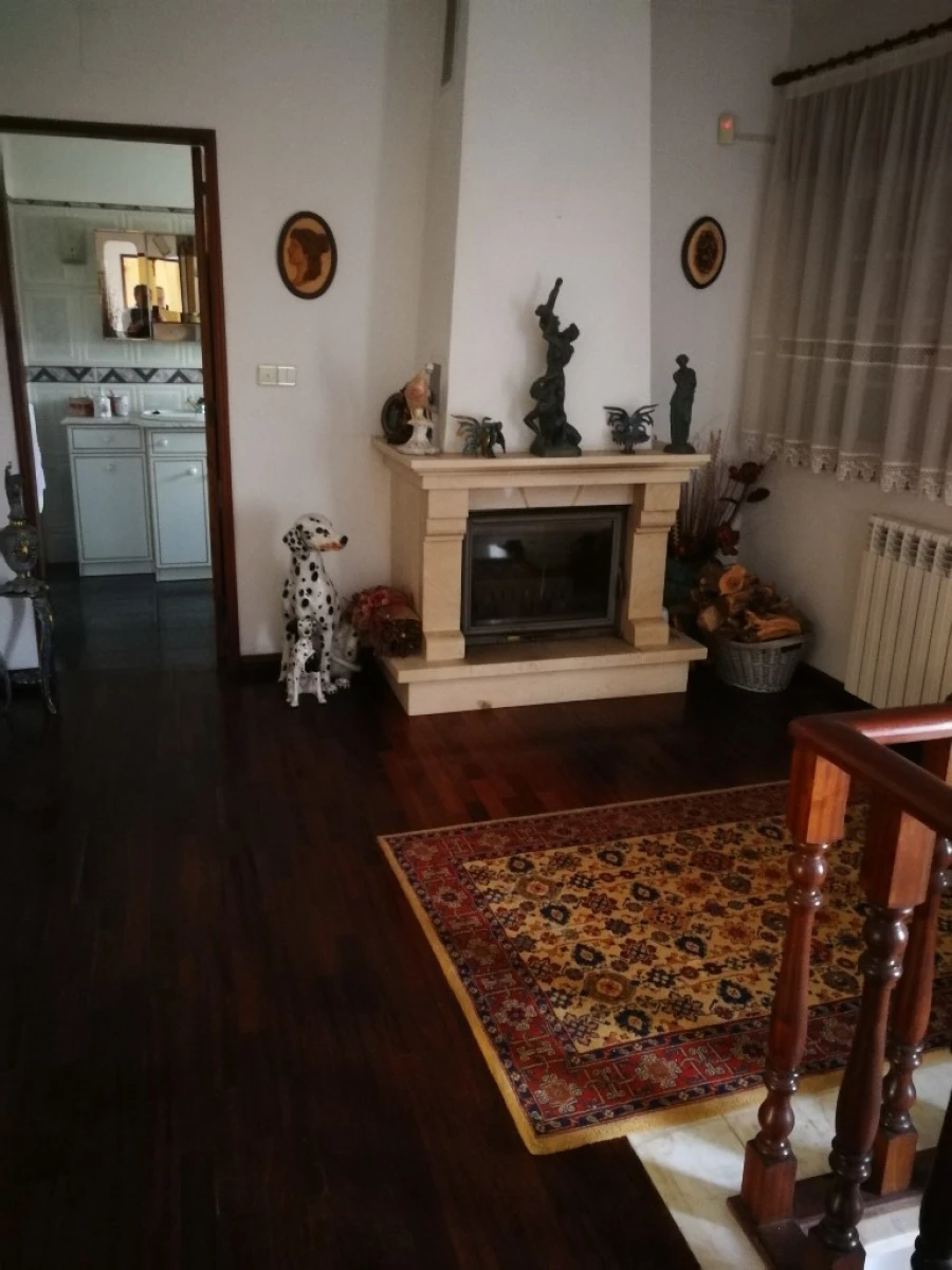 Moradia T4 para Venda em Corroios Foto 12