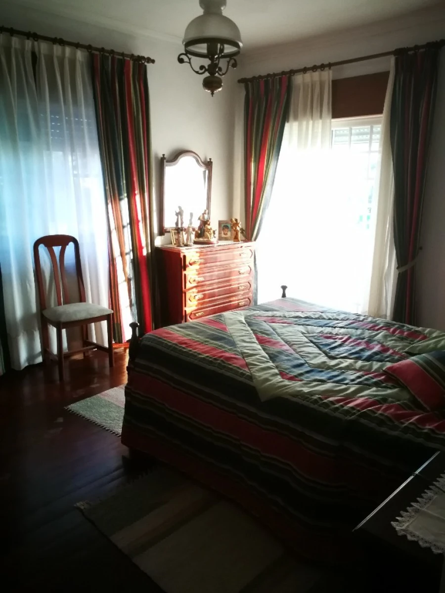 Moradia T4 para Venda em Corroios Foto 9