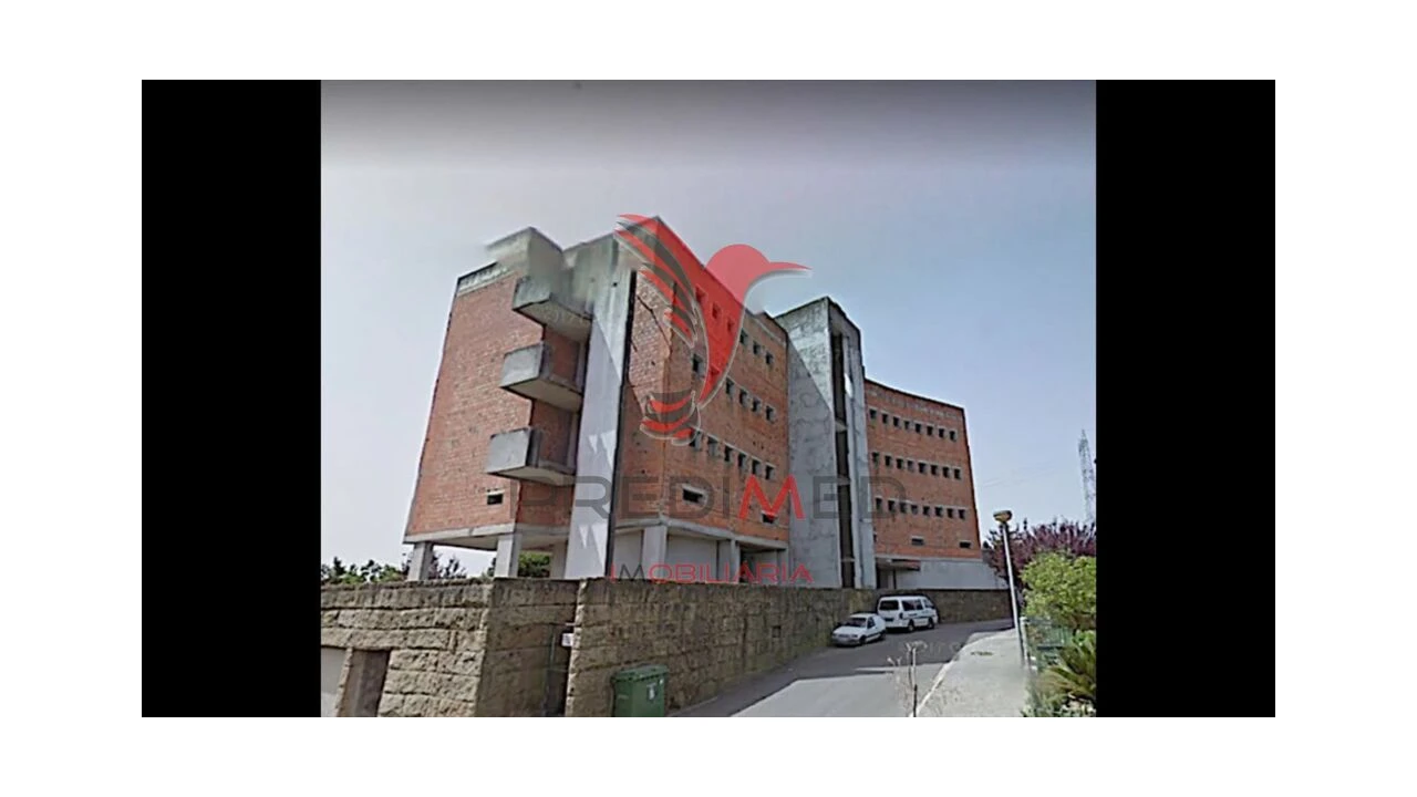 Prédio para Venda em Alpendorada, Várzea e Torrão Foto 1