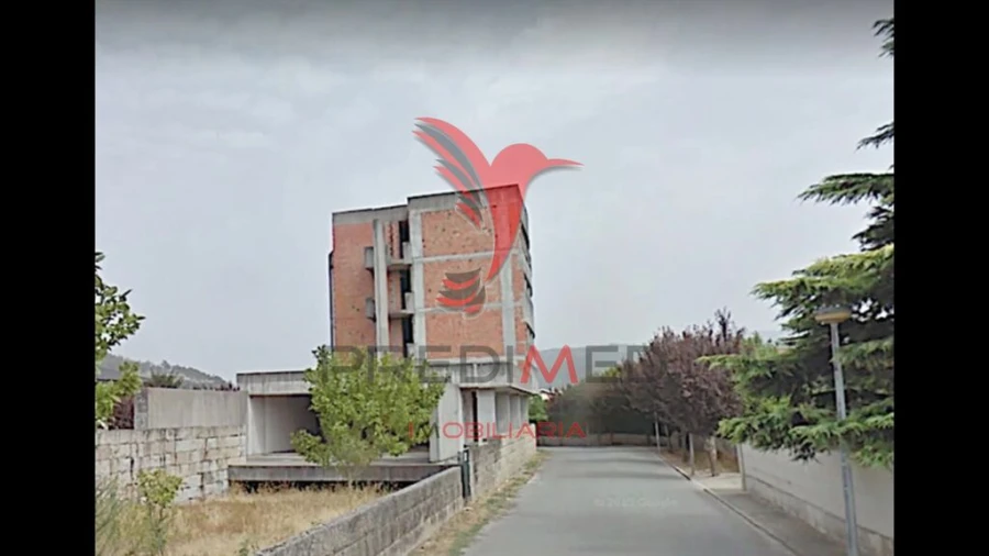 Prédio para Venda em Alpendorada, Várzea e Torrão Foto 5