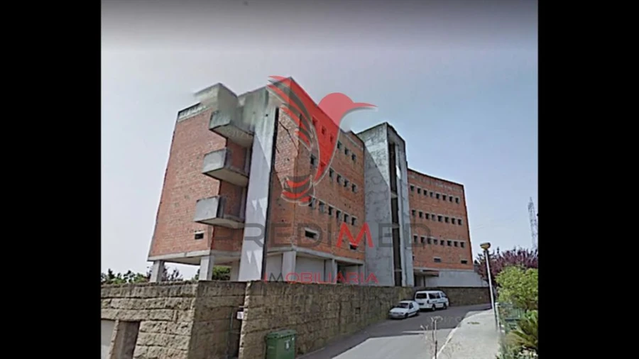 Prédio para Venda em Alpendorada, Várzea e Torrão