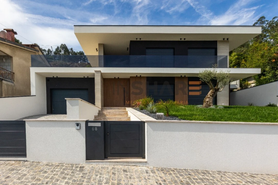 Moradia T4 para Venda em Escariz (São Mamede) e Escariz (São Martinho) Foto 1