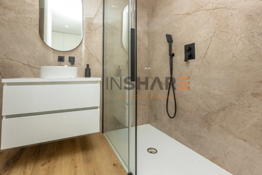 Moradia T4 para Venda em Escariz (São Mamede) e Escariz (São Martinho) Foto 37