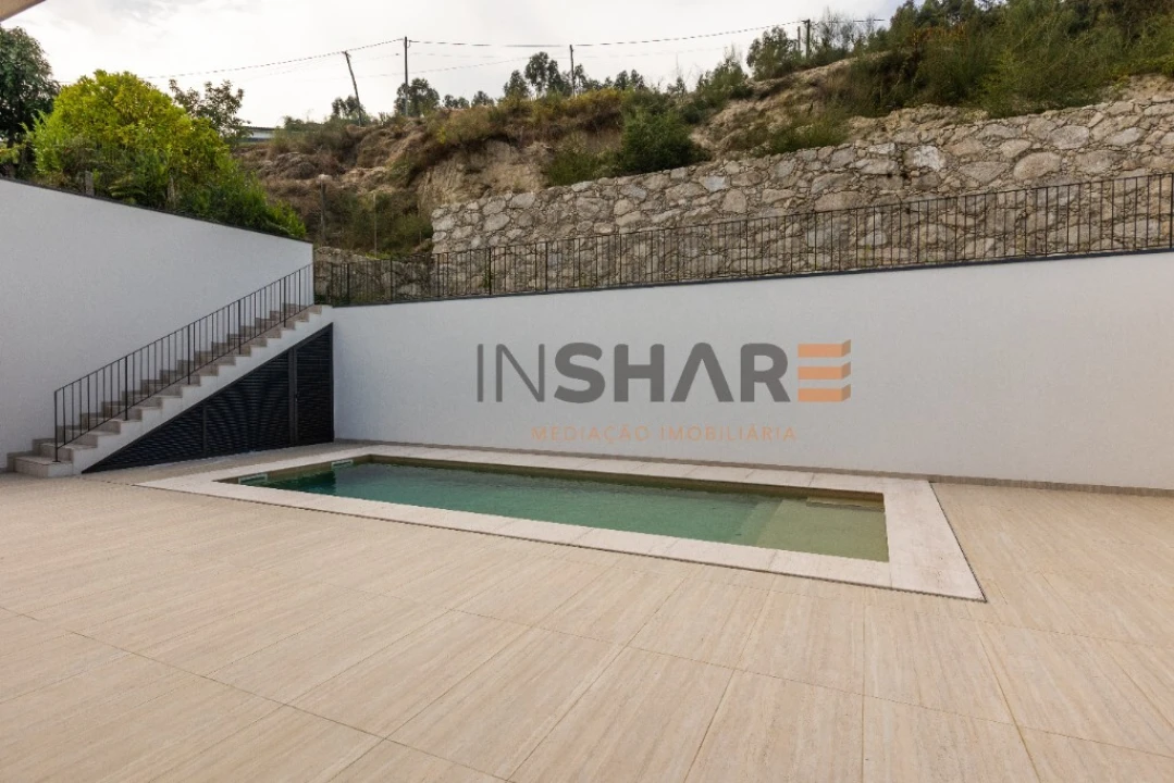 Moradia T4 para Venda em Escariz (São Mamede) e Escariz (São Martinho) Foto 4